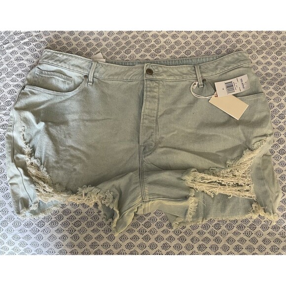 Good American The Bombshell Distressed Denim Shorts Sz 18 - Light Blue - Picture 1 of 10